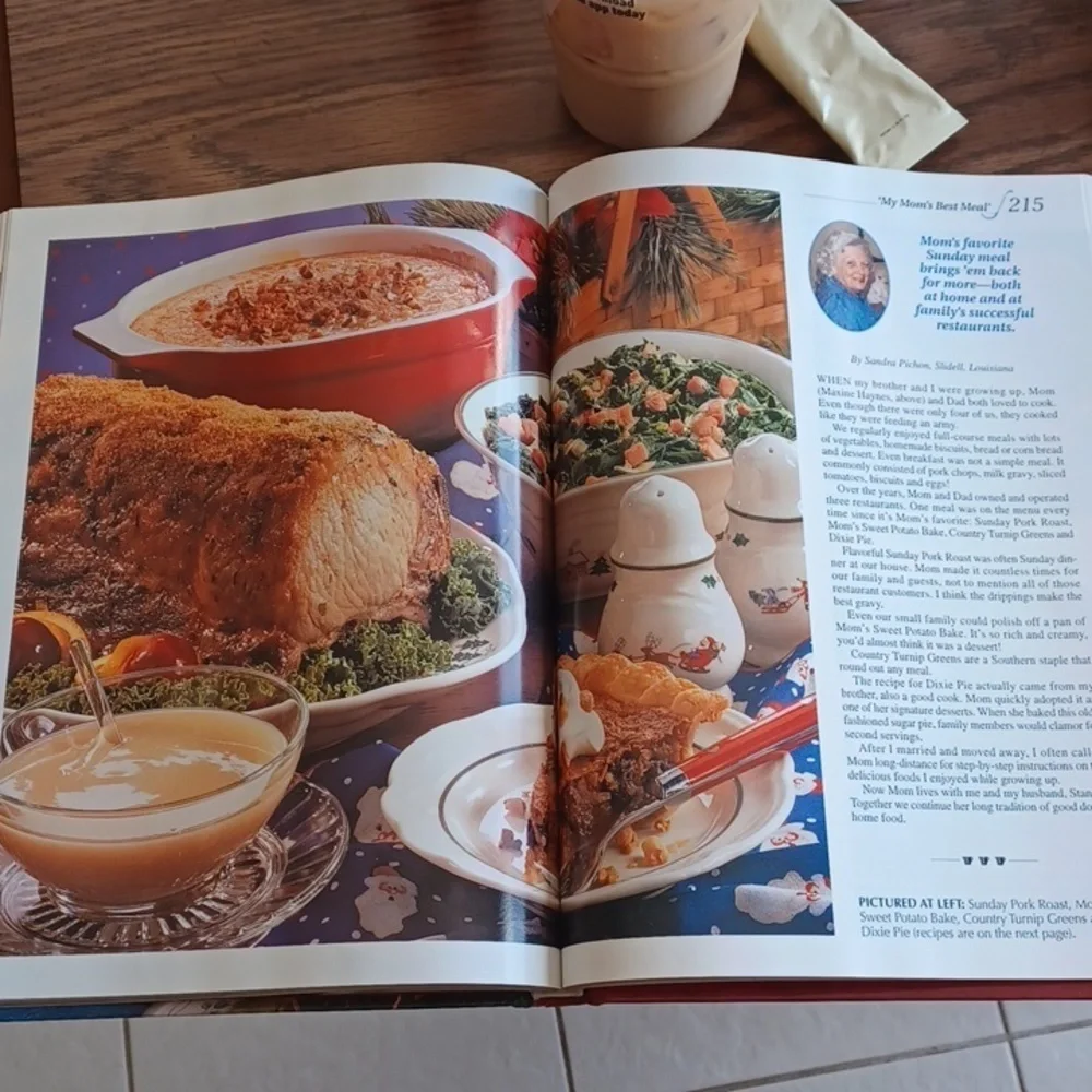 2001, Taste of Home Annual Recipes, 322 page cookbook, EUC